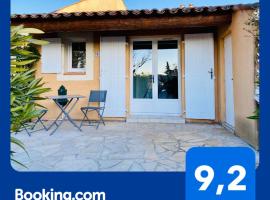 Villa Domaine des Pins, Magasins proches, Piscine, hotel in Fréjus