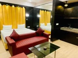 Golden Penthouse - Couple Friendly - DLF My Pad, Gomtinagar, Lucknow