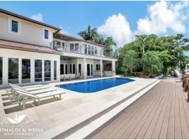 Elegant Waterfront Estate 6BR- 6.5BA