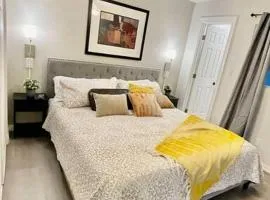 Apartment B, Restful,Cozy, close Sunland Park Mall