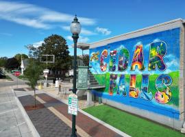 Lindell Motor Lodge - Downtown Cedar Falls Studio With Free Gated Parking!, apartmán v destinaci Cedar Falls