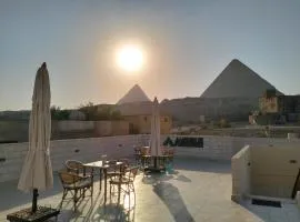 Antique Pyramids Inn