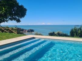 "Torretta House", inside a Private Park on Lerici hills, shared Pool, Tennis, AC, parking next home and parking in Lerici!, hotell sihtkohas Lerici