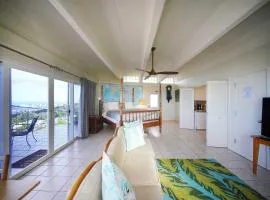 4 Mi to Beaches: Honolulu Hideaway w/ Views!