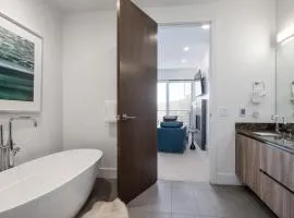 Canyons Village Beautiful 3 Bedroom, Private Hot Tub, Luxury Kitchen, Ski In and Ski Out