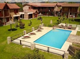 Altos de Brochero Cabañas & Padel, hotel in Villa Cura Brochero