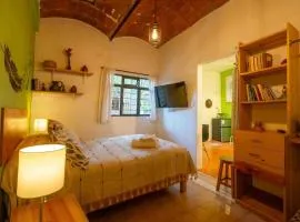 chill green beautiful downtown area TV good Wifi