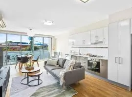 Perfect Location Cozy Townhouse McKinnon Station