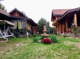 Казковий Світязь, hotel con alberca en Shatsk