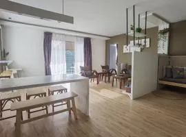 Emerald Avenue Cozy 3R3B Apartment 822