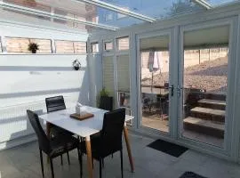 Brackenfield House in Great Barr, Birmingham near Alexander Stadium and the M6, with free WiFi and free parking and easy access to Walsall, West Bromwich, Aston Villa Football Ground, Star City and Birmingham City Centre