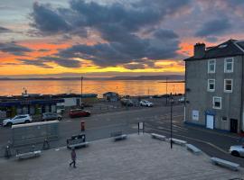 Largs 2 bedroom Apartment, apartment in Largs