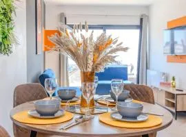 Beachside Bliss l 3 Bedroom Apartment by Brighton Beach
