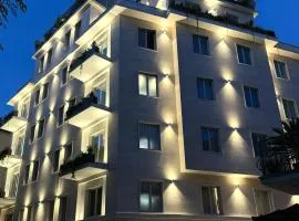 J Maluni City Hotel