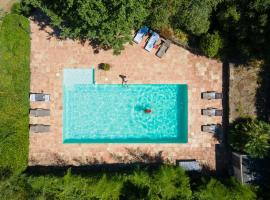 Les Gites du Merle – hotel w mieście Cogolin