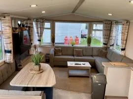 Cozy Coastal caravan in Skegness