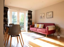Stylish one bed apartment in the Stroud Valleys, hotel con campo de golf en Brimscombe