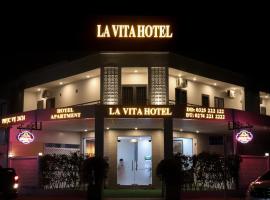 La Vita Hotel, pet-friendly hotel in Ấp Bàu Bàng