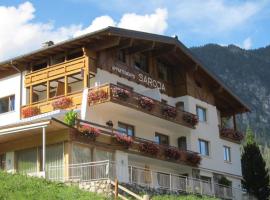 Saroja Plus, hotel v destinaci Brand