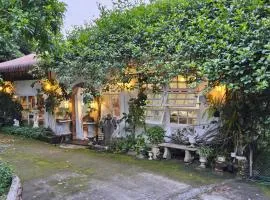 Balmy Hideout Cafe'& Homestay