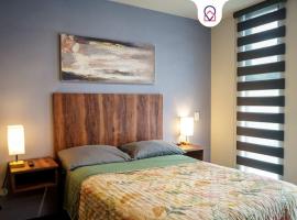 Modern 1BR apartment with Smart Access & Parking, hotel in San Luis Potosí