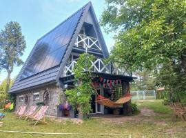 Grygielówka nad jeziorem - sauna & jacuzzi, lodge in Kamień