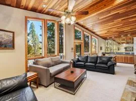 New! Birch Fairway House - On golf course - Hot tub - Garage - Family friendly