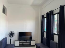 Calapan Mindoro Transient APT A, acomoda&ccedil;&atilde;o com cozinha em Calapan