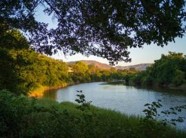 Golden Fields Resort, hotel v destinaci Mulshi