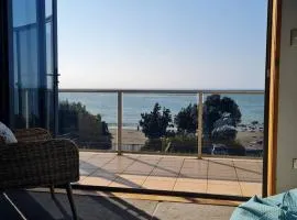 Beachfront on Wanaka Terrace