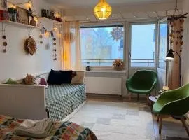 Cozy City-Center Apartment by Angry Birds Park