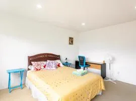 Private guest suite near the airport 1-4 guests