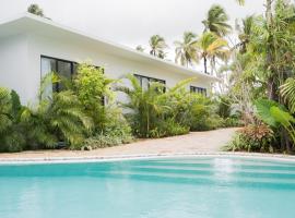 4Suns villas &ndash; hotel z basenem 