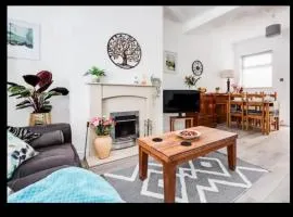 Cosy 2 bedroom home sleeps 5 St Helens, Liverpool contractors welcome