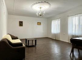 HarmonyCampingHouse, hotel di Tkhit