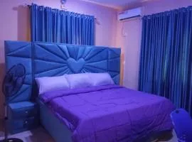 2 Bed-Sleeps 4-Free Parking-AirCon
