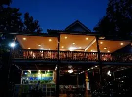 ม่อนธารา รีสอร์ท
