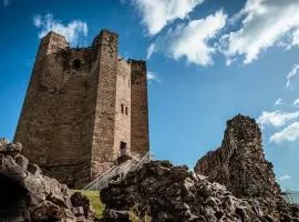 "Fire pit"Castle Restaurants Little house on the hill