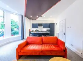 Modern Silverstone with FREE PARKING by Prescott Apartments