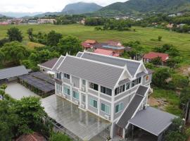 Garden House Rice Field and Mountain View, hotel in Luang Prabang