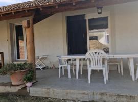 Studio le préau gîte de lea, hotel i Aubignan