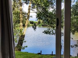 Huisje aan het water, H&uuml;tte in Lichtervelde
