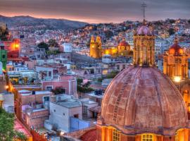 Guanajuato Centro quiet 3-story home with great views, Hotel in Guanajuato