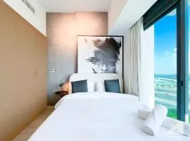 Breath taking Studio with Balcony & Stunning Views