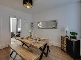 Stay With Alexandra 2 Free Parking - high speed Free Wifi close to stadiums