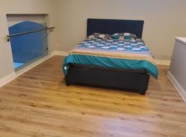 Luxury Vacation Home, hotel i Stouffville