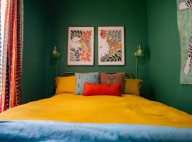 Viesnīca The Bluebonnet Belle - newly redone near downtown pilsētā Brenema