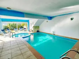 WhiteBlue Spa Villa, By IdealStay Experience