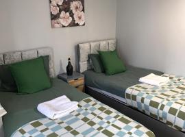 Everything You Need I Super Comfy I Sleeps 7 I WiFi I Parking I 4BDR, hotel v destinaci Dagenham