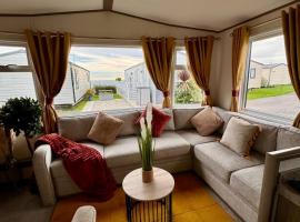 Holiday home in Durdle door with stunning Sea view, công viên nghỉ dưỡng ở West Lulworth